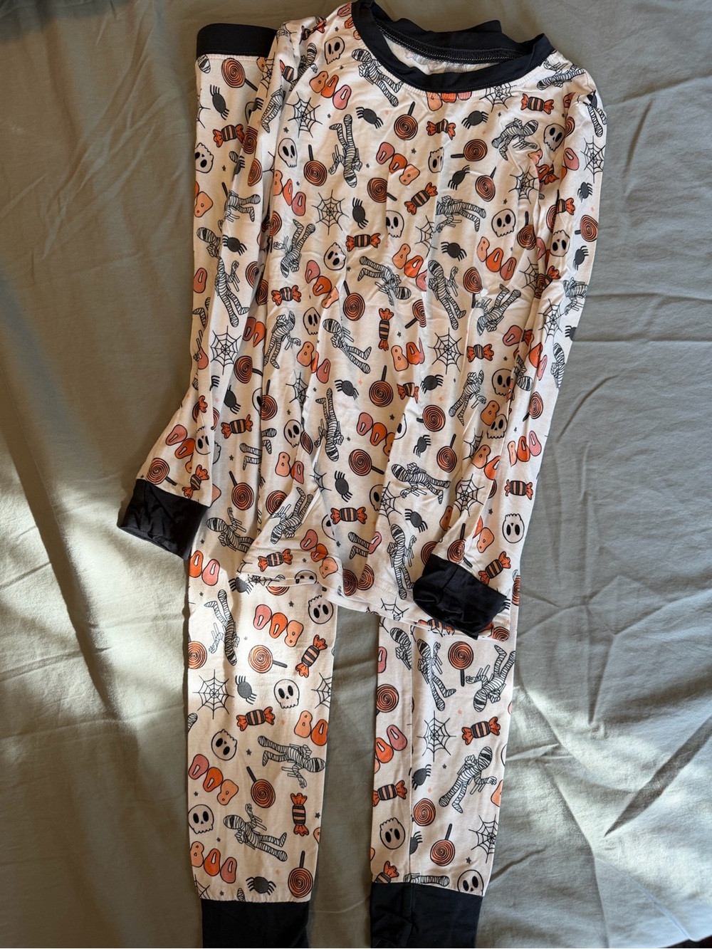 Kids Halloween Candy & Skeleton Print Long Sleeve Pajama Set - White and Orange